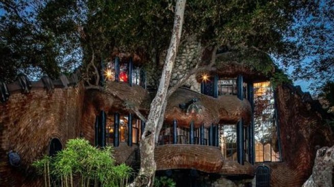 Приказна къща за фентъзи маниаци