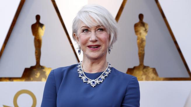 Никога не е късно: Хелън Мирън си татуира вежди