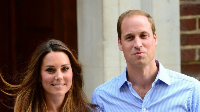 Принц Уилям се връща в армията заради Джордж и Кейт