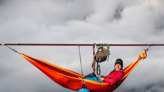 Какво е да лежиш на стотици метри над земята