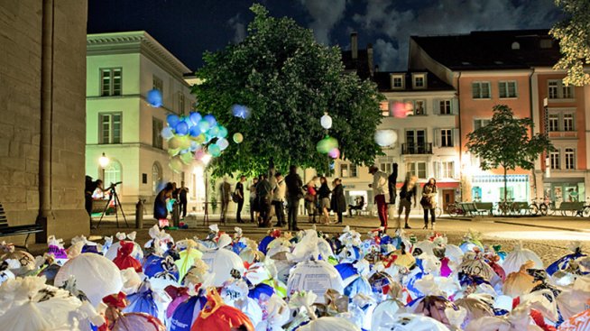 Арт инсталации от полиетиленови пликове