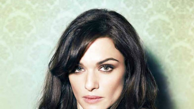 Съпругата на Бонд залитна като него по екшъните