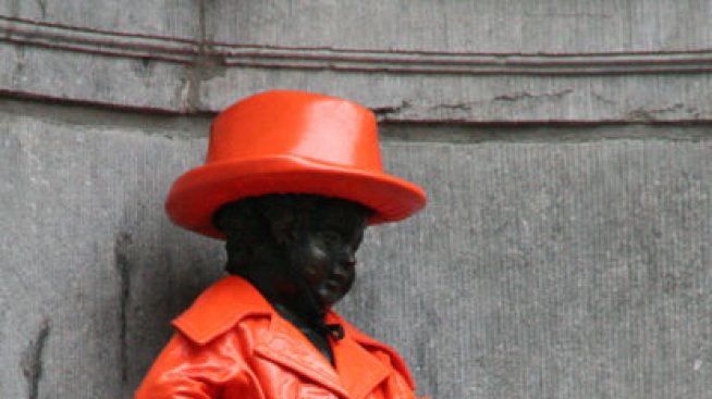 Модното шоу на голото момче на Брюксел