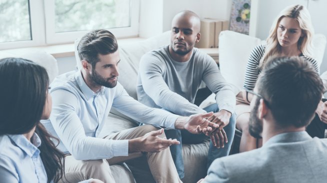 Може ли да бъдете приятели със своя шеф?