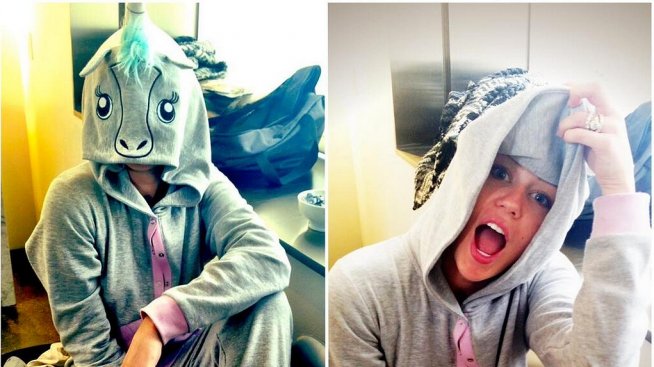 Майли Сайръс си сложи отново годежния пръстен