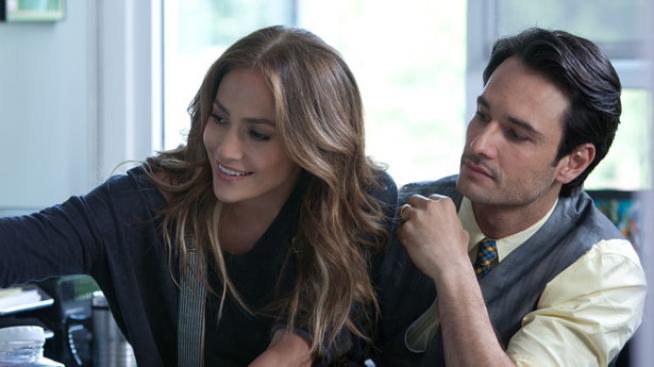 Джей Ло мисли за осиновяване