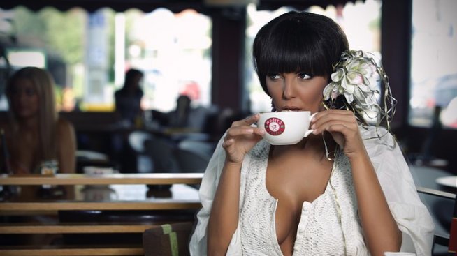 Николета се намърда при Шакира и Адриана Лима