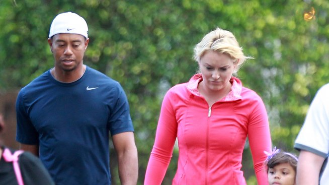 Тайгър и Линдзи го играят щастливо семейство