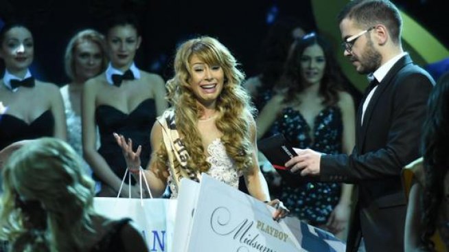 На война: Д-р Енчев vs. Мис Плеймейт