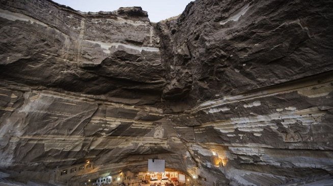 Градът на боклуците и неговата света обител