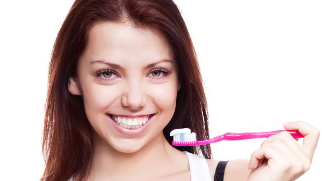 Мийте зъбите си половин час след хранене