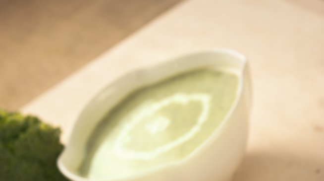 Лесна крем супа с броколи и синьо сирене