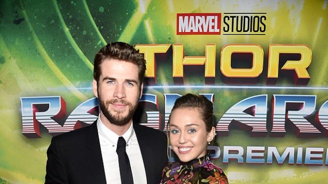 Лиъм и Майли – прегърнати и на червения килим