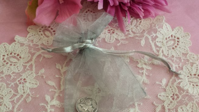 Сребърна пара носи късмет през високосната година