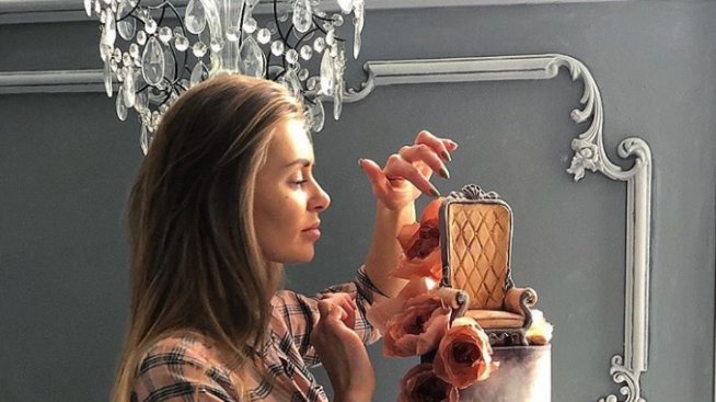 Сладкарка с торти като произведения на изкуството