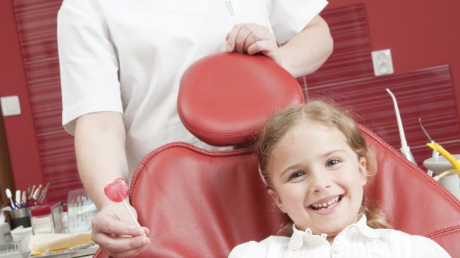 Детският зъболекар – подход не само към зъбите, но и към страховете на децата