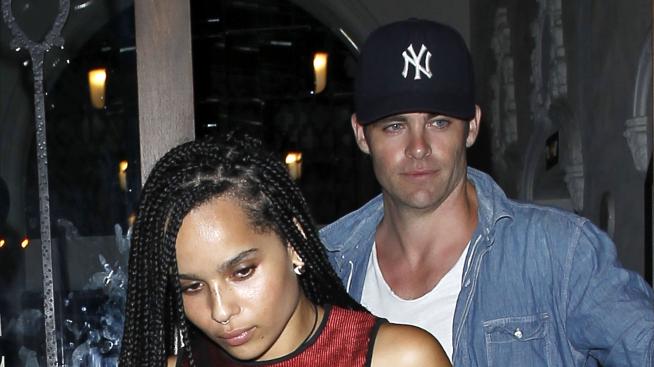 Крис Пайн има връзка със Зоуи Кравиц