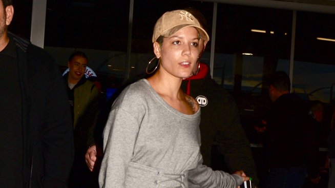 Кой каза, че джапанки с чорапи не е модерно?