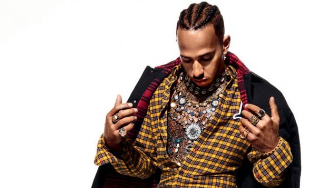 Люис Хамилтън облече шотландска поличка