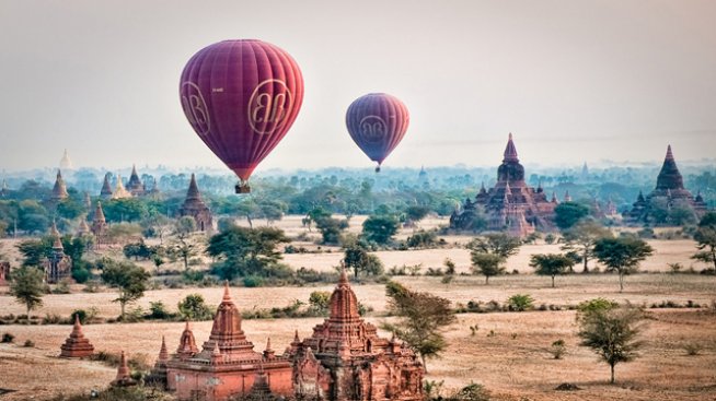 Магическа обиколка с балон над Баган