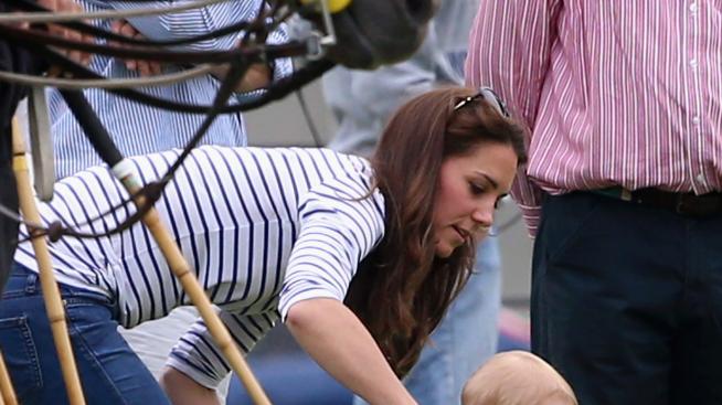 Принц Джордж вече ходи сам