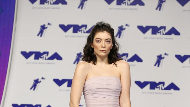 Най-добре облечените звезди на наградите на MTV