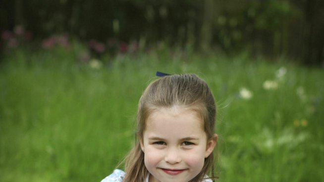 Принцеса Шарлот - на 4 години. Мама Кейт публикува нови снимки