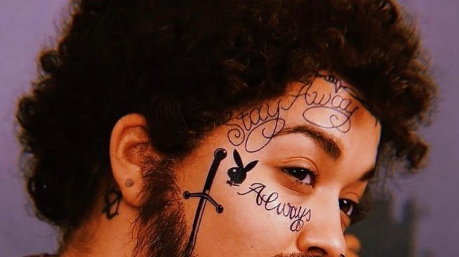 Рита Ора като Пост Малоун за Хелоуин