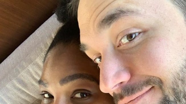 1 година любов: Серина и Алексис празнуват