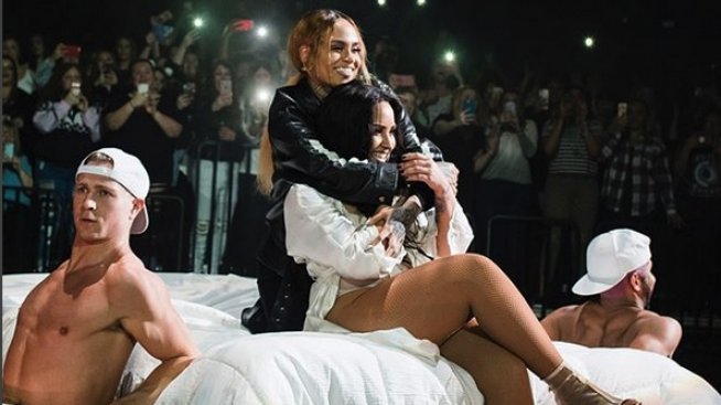 Деми Ловато завърши турнето си с горещи сцени