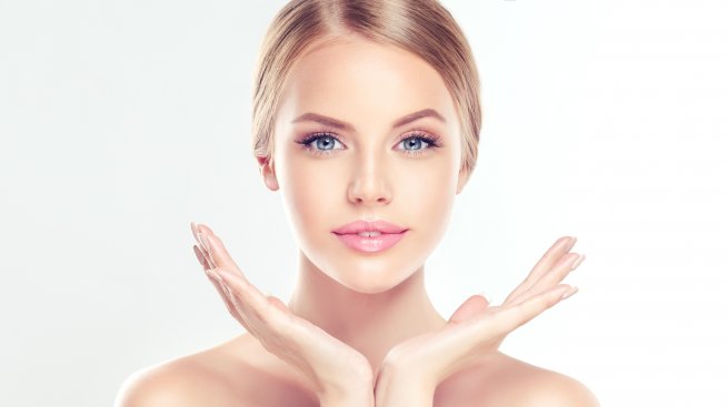 Йога за лице изглажда бръчките и стяга кожата