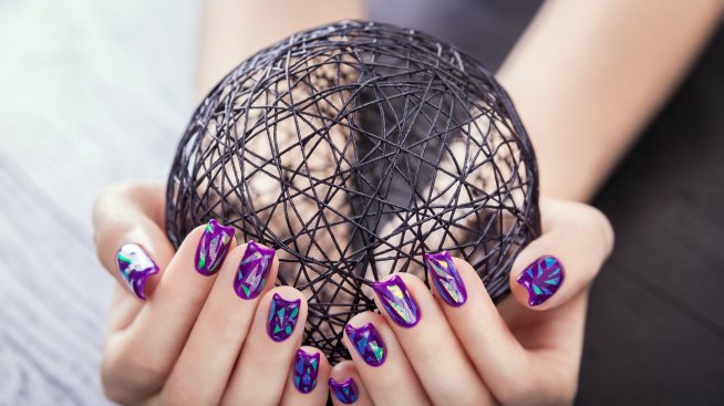 Стъклен маникюр – как да си го направите?