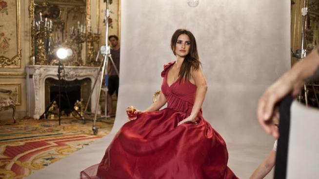 Пенелопе Крус е звездата в новия календар на Campari