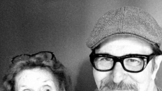 Гари Олдман се сбогува с майка си, Катлин почина на 98 г.