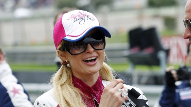 Парис купила месо за 50 долара на бездомно куче