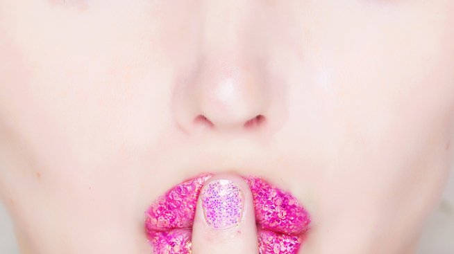 Тенденции 2017: Устни с брокат