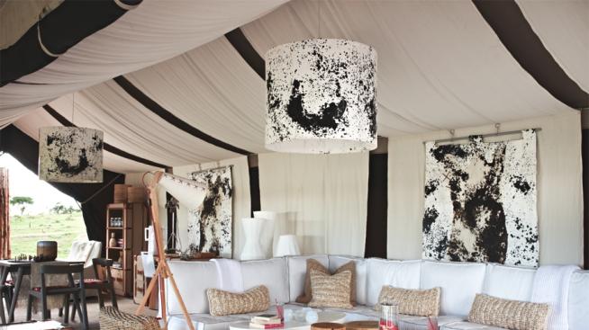 На палатка в Африка