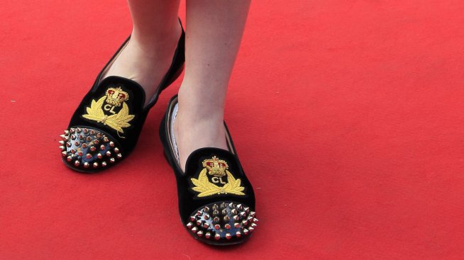 Самотните хора носят смотани обувки