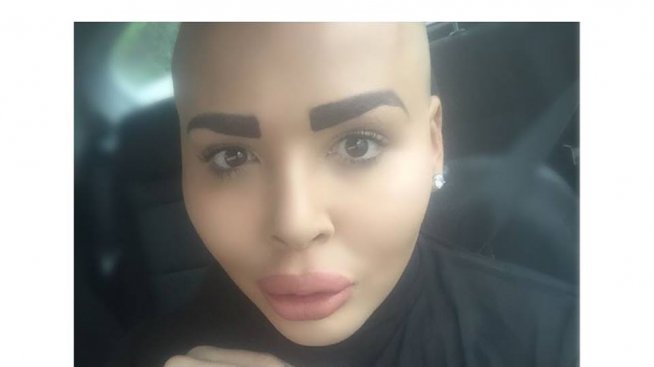 Двойници на Кардашян се хванаха за гушите