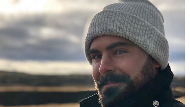 Зак Ефрон излиза с плувкиня?