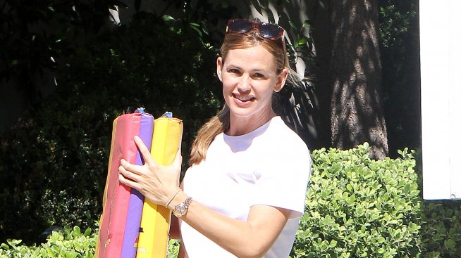 Дженифър Гарнър свали халката и най-накрая се усмихна