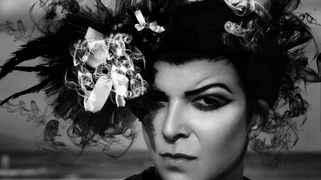 Фейсконтролът на нощна София: Елица Попова