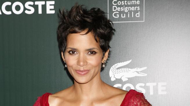 Хали Бери уволни адвоката си