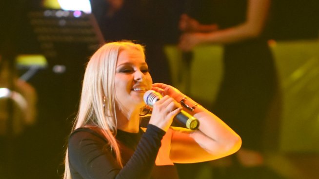 Модна чалга полиция: Кич, пайети, прашки...