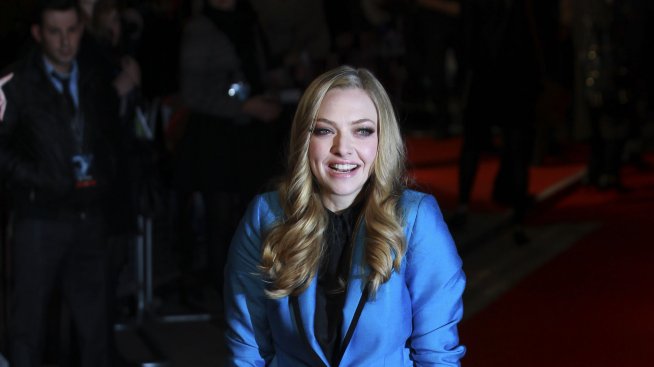 Аманда Сейфрийд разкара и Джош Хартнет