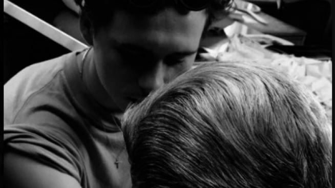 Като баща си: И Бруклин Бекъм се татуира