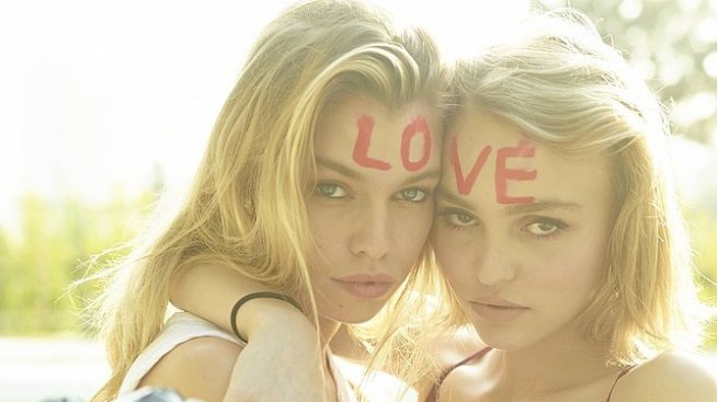 Американките масово се определят като бисексуални