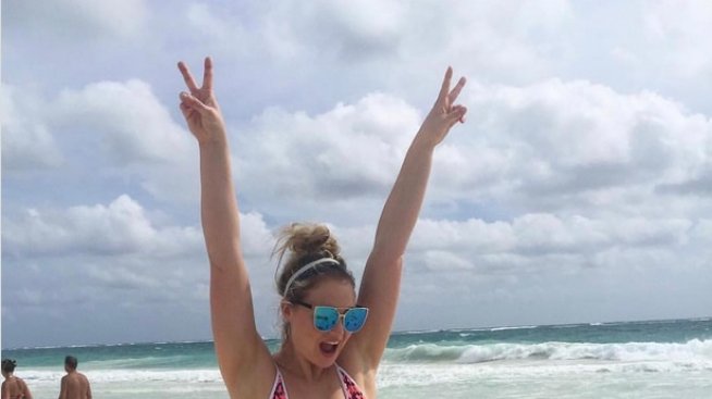 Plus-size моделът Искра Лоурънс по бански. Харесва ли ви?