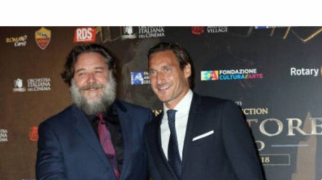 Кроу изгледа „Гладиатор“ с Франческо Тоти в Колизеума