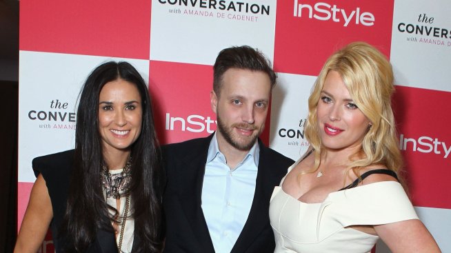 Деми продължава да се топи застрашително